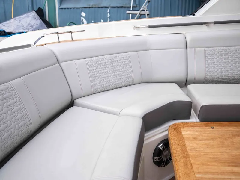 Slide: The Image of Sea Ray 350 SLX 2021 - 12