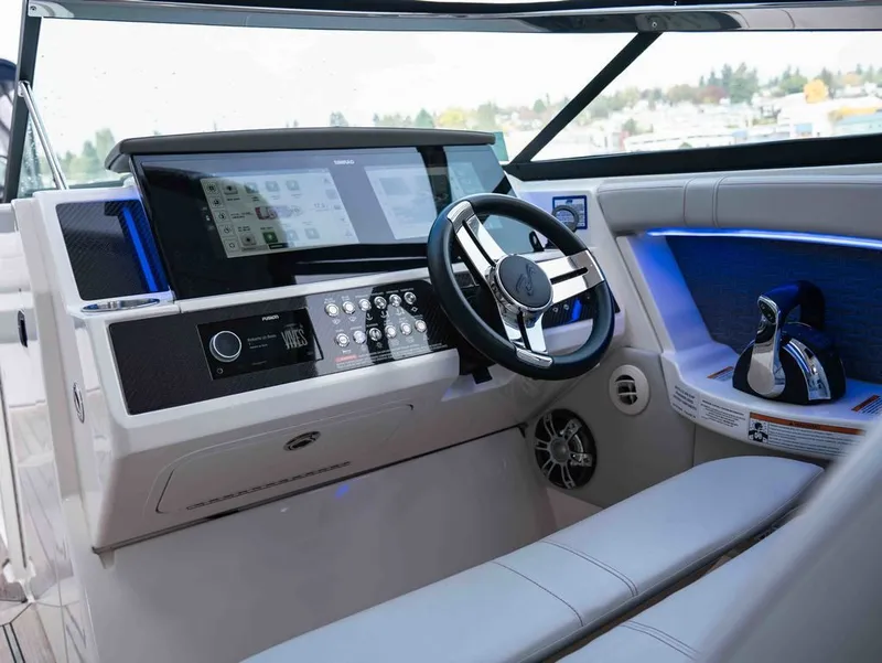 Slide: The Image of Sea Ray 350 SLX 2021 - 14