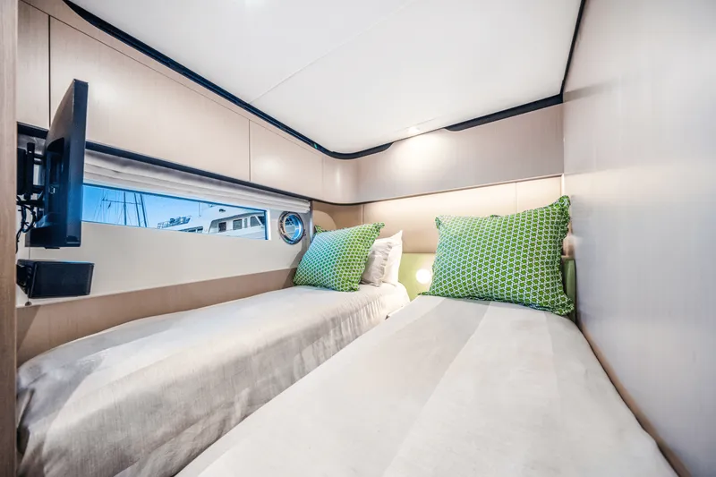 Slide: The Image of Azimut 60 FLYBRIDGE 2021 - 17