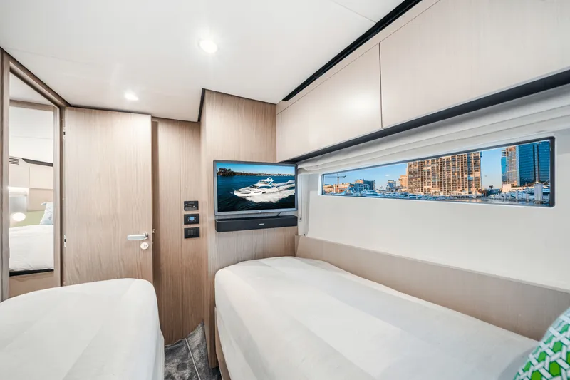 Slide: The Image of Azimut 60 FLYBRIDGE 2021 - 19