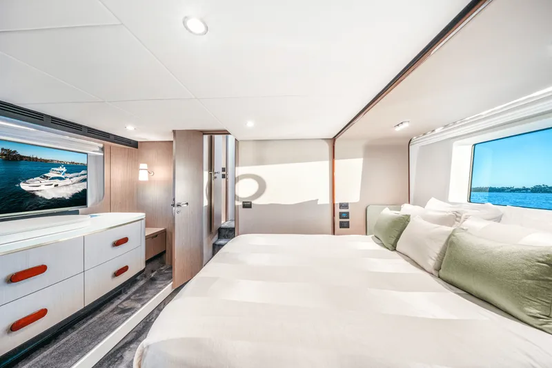 Slide: The Image of Azimut 60 FLYBRIDGE 2021 - 27