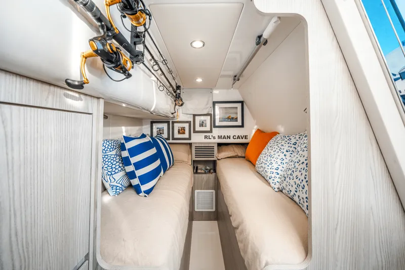 Slide: The Image of Azimut 60 FLYBRIDGE 2021 - 29