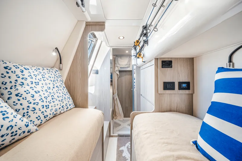 Slide: The Image of Azimut 60 FLYBRIDGE 2021 - 30