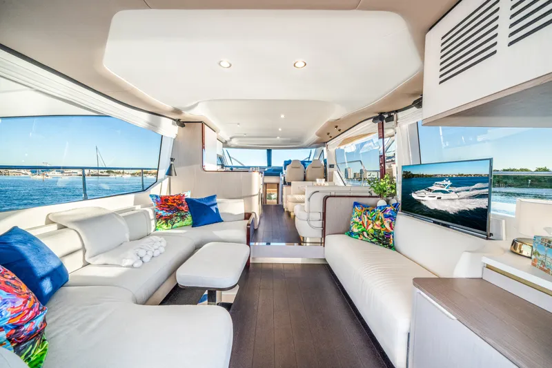 Slide: The Image of Azimut 60 FLYBRIDGE 2021 - 31