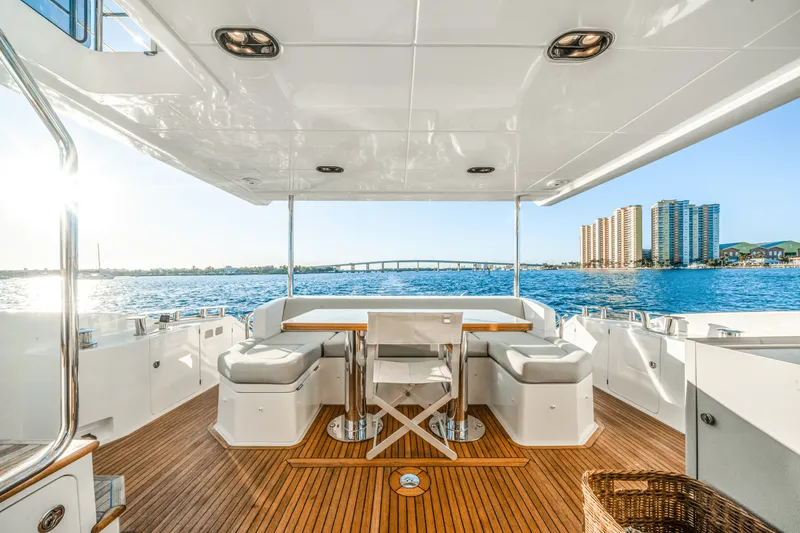 Slide: The Image of Azimut 60 FLYBRIDGE 2021 - 44