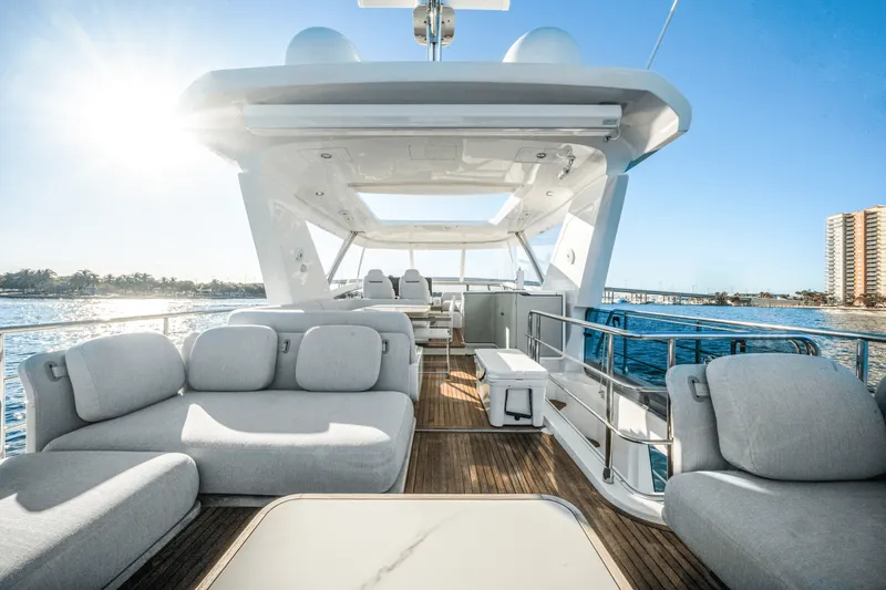 Slide: The Image of Azimut 60 FLYBRIDGE 2021 - 52