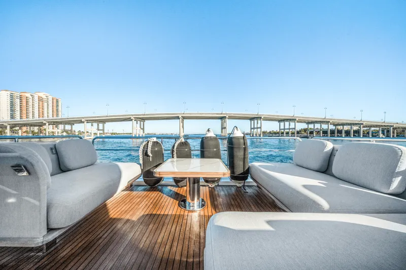 Slide: The Image of Azimut 60 FLYBRIDGE 2021 - 54