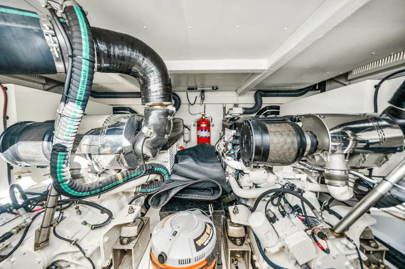 Slide: The Image of Azimut 60 FLYBRIDGE 2021 - 60