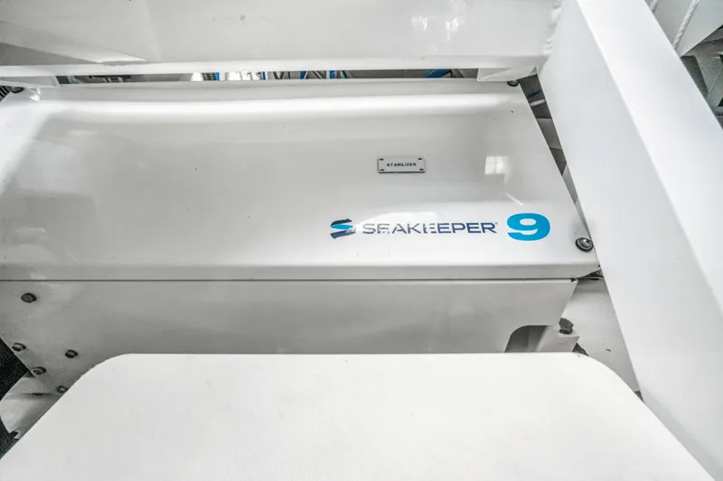 Slide: The Image of Azimut 60 FLYBRIDGE 2021 - 62