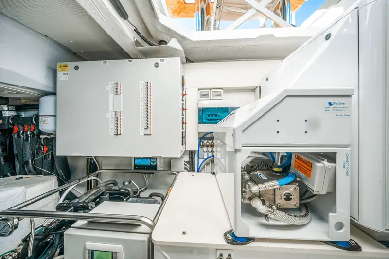 Slide: The Image of Azimut 60 FLYBRIDGE 2021 - 63