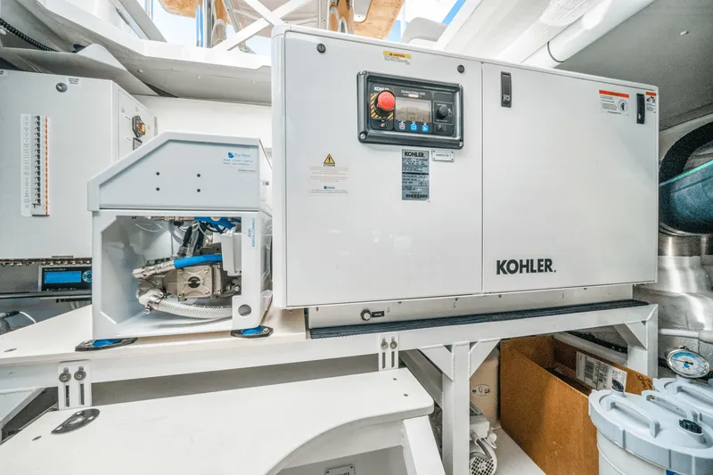 Slide: The Image of Azimut 60 FLYBRIDGE 2021 - 64