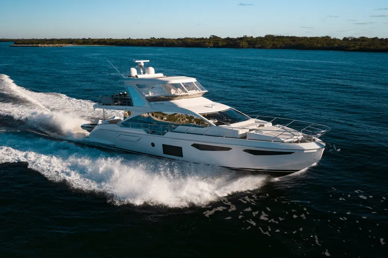 Slide: The Image of Azimut 60 FLYBRIDGE 2021 - 9