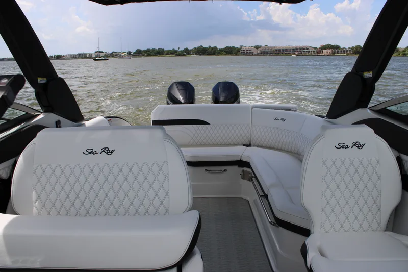 Slide: The Image of Sea Ray SLX 280 Outboard 2027 - 21