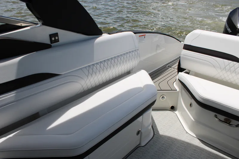 Slide: The Image of Sea Ray SLX 280 Outboard 2027 - 45
