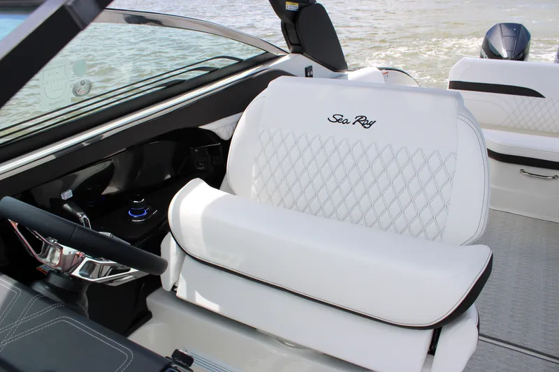 Slide: The Image of Sea Ray SLX 280 Outboard 2027 - 28