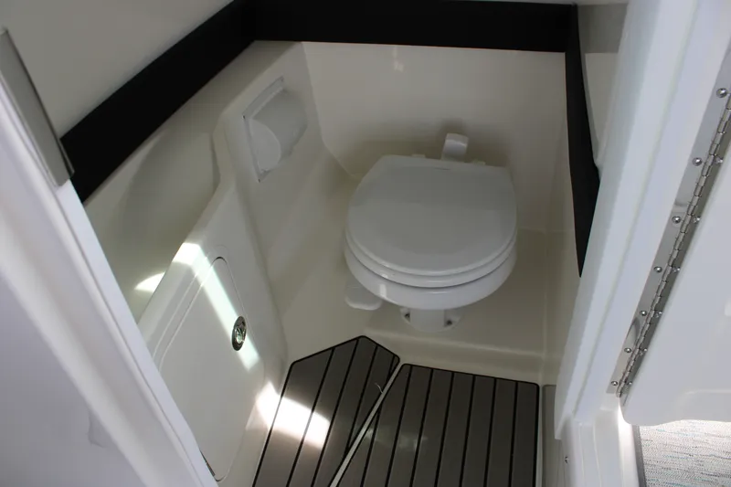Slide: The Image of Sea Ray SLX 280 Outboard 2027 - 31