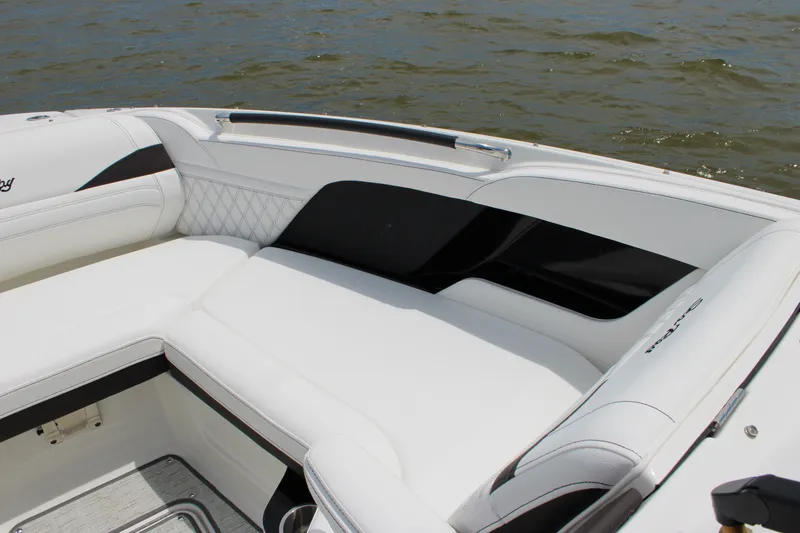 Slide: The Image of Sea Ray SLX 280 Outboard 2027 - 19