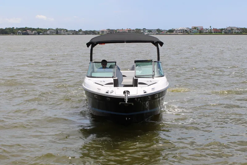 Slide: The Image of Sea Ray SLX 280 Outboard 2027 - 6