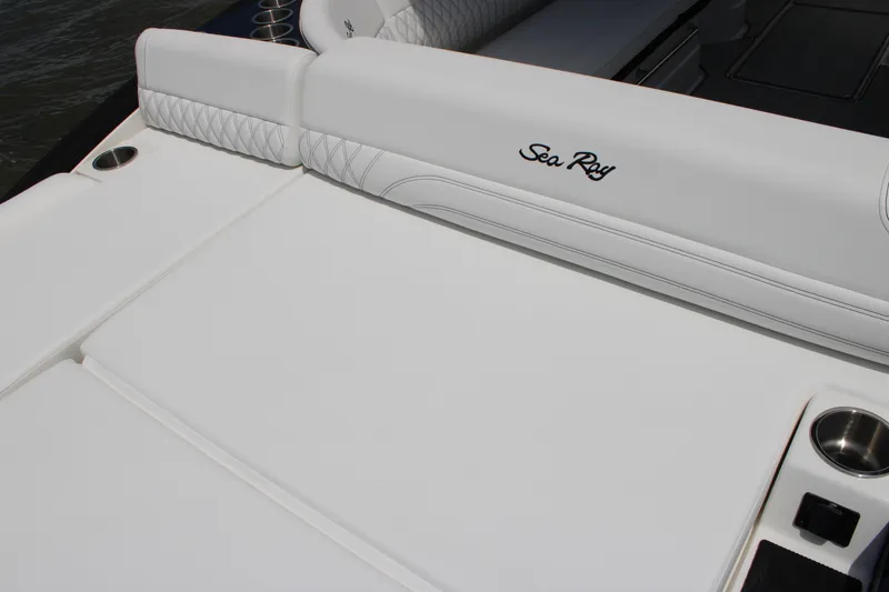 Slide: The Image of Sea Ray SLX 280 Outboard 2027 - 47