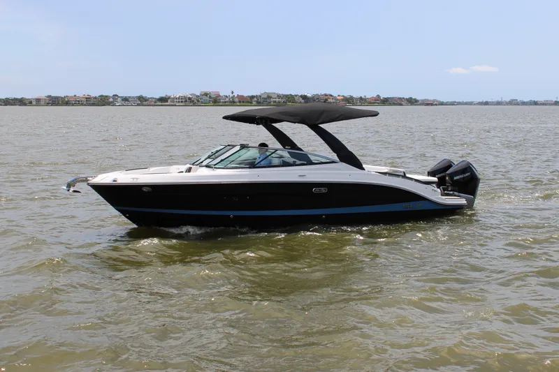 Slide: The Image of Sea Ray SLX 280 Outboard 2027 - 8