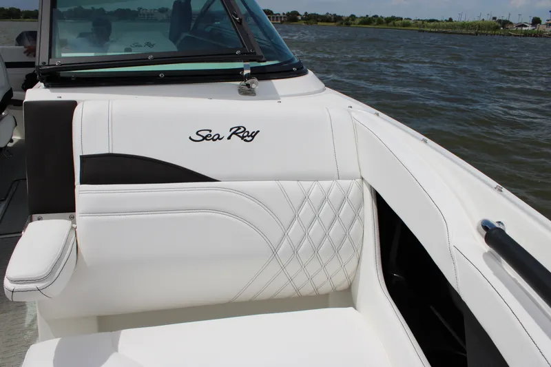 Slide: The Image of Sea Ray SLX 280 Outboard 2027 - 12