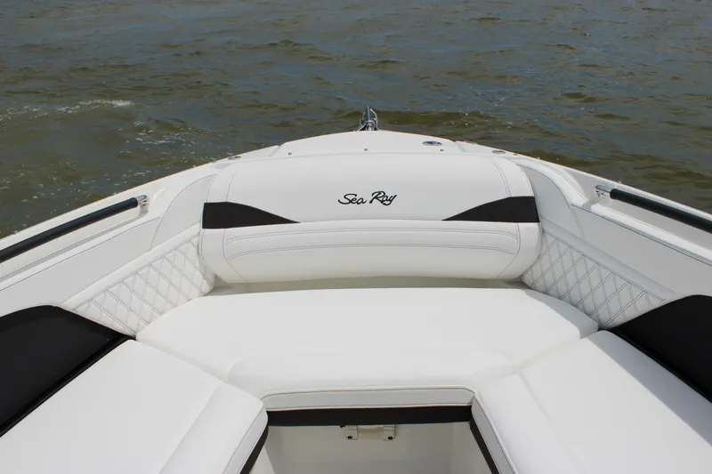 Slide: The Image of Sea Ray SLX 280 Outboard 2027 - 16