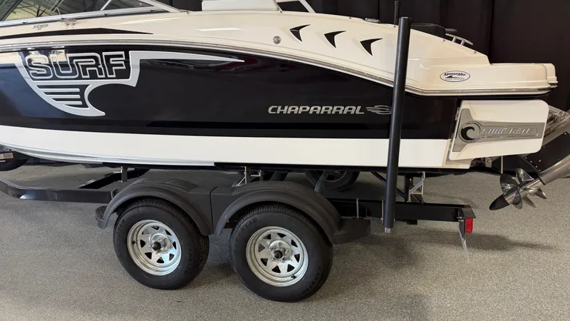 Slide: The Image of Chaparral 21 H2O SURF 2018 - 100