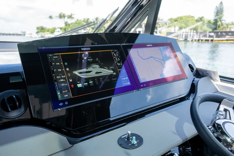 Slide: The Image of Sea Ray Sundancer 370 Outboard 2026 - 16