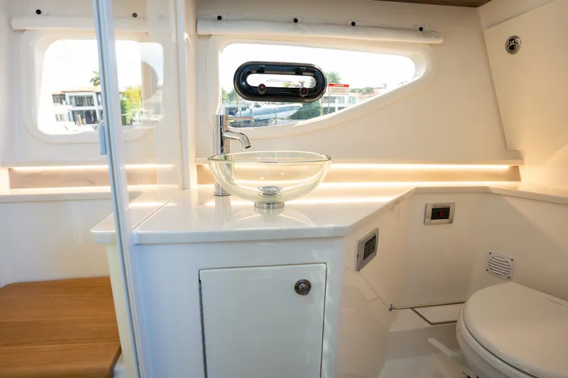 Slide: The Image of Sea Ray Sundancer 370 Outboard 2026 - 29