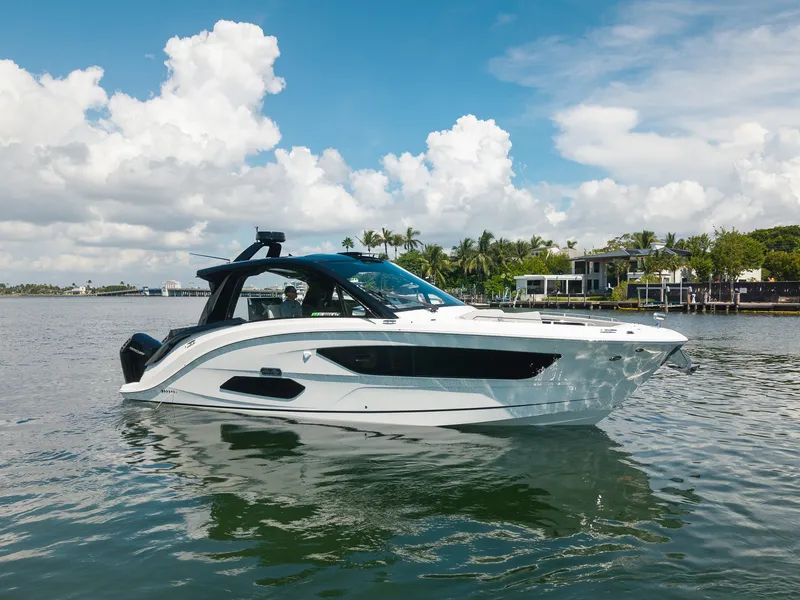 Slide: The Image of Sea Ray Sundancer 370 Outboard 2026 - 1