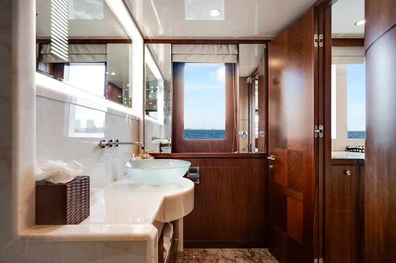 Slide: The Image of Ocean Alexander 90 SKY LOUNGE 2016 - 34