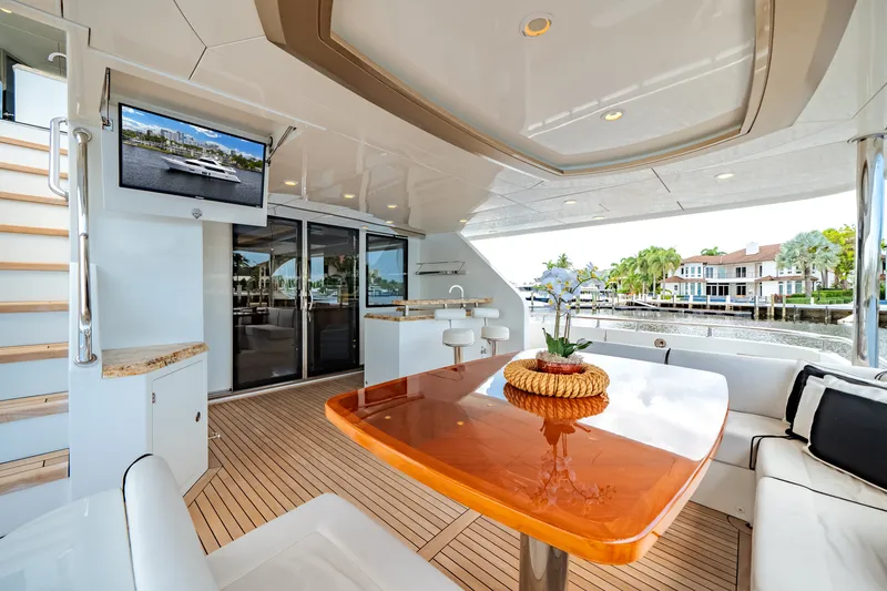 Slide: The Image of Ocean Alexander 90 SKY LOUNGE 2016 - 9