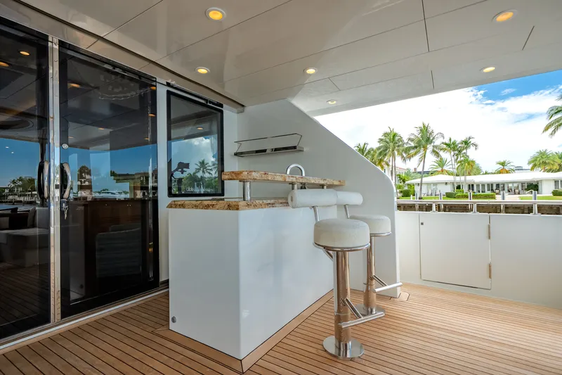 Slide: The Image of Ocean Alexander 90 SKY LOUNGE 2016 - 13