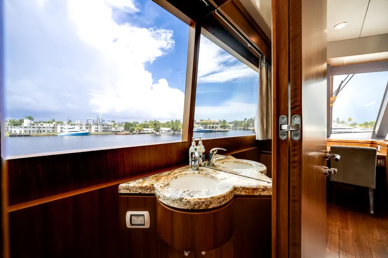 Slide: The Image of Ocean Alexander 90 SKY LOUNGE 2016 - 47