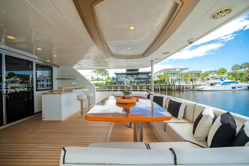 Slide: The Image of Ocean Alexander 90 SKY LOUNGE 2016 - 10