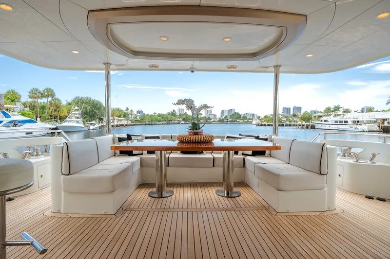 Slide: The Image of Ocean Alexander 90 SKY LOUNGE 2016 - 11