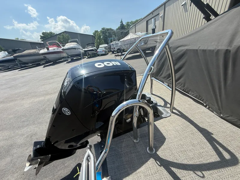 Slide: The Image of Barletta CORSA 23QC TRITOON 2021 - 3