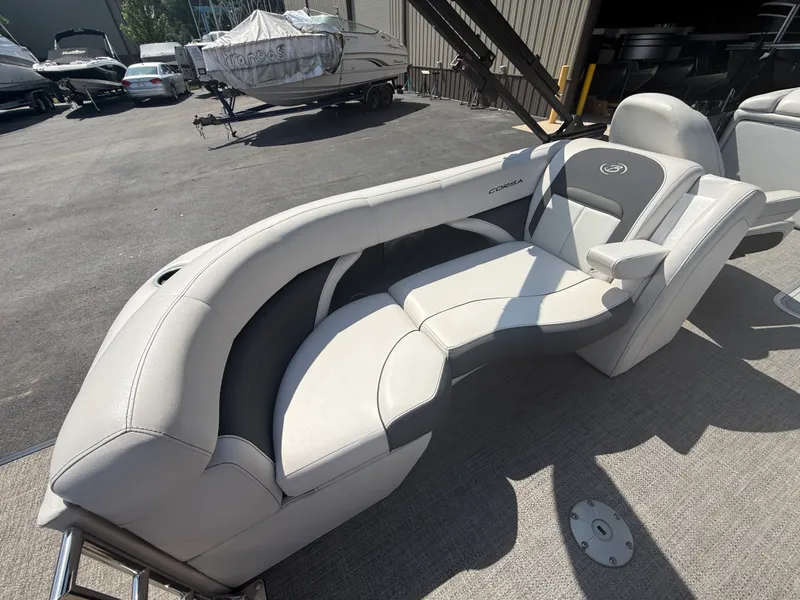 Slide: The Image of Barletta CORSA 23QC TRITOON 2021 - 20