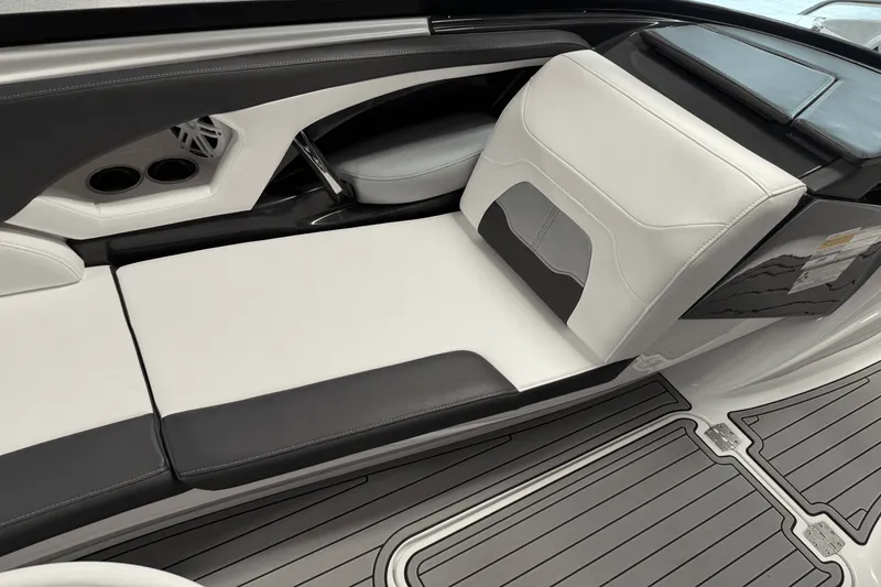 Slide: The Image of Monterey 224FS 2022 - 43