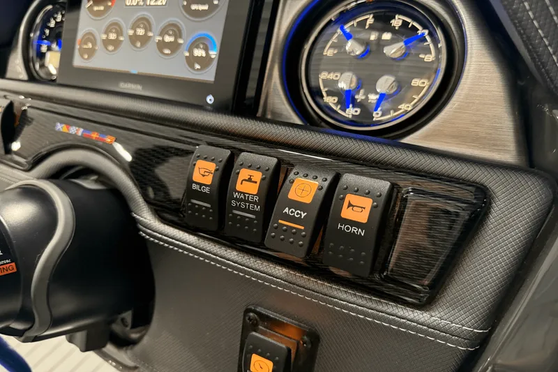 Slide: The Image of Monterey 224FS 2022 - 72