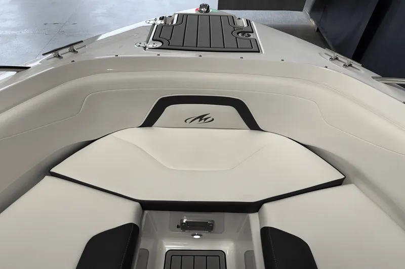 Slide: The Image of Monterey 224FS 2022 - 85