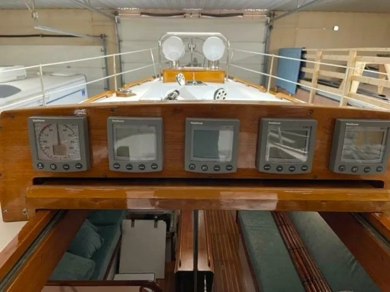 Slide: The Image of Hinckley Yachts Sou'wester Sloop C/B 1987 - 16