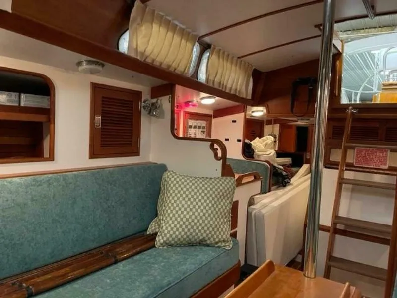 Slide: The Image of Hinckley Yachts Sou'wester Sloop C/B 1987 - 6