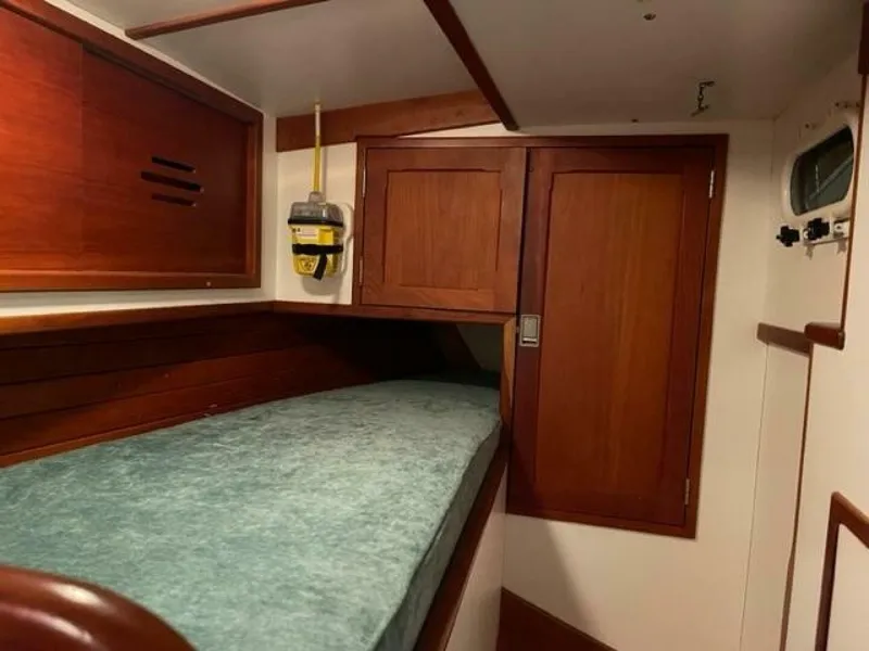 Slide: The Image of Hinckley Yachts Sou'wester Sloop C/B 1987 - 10