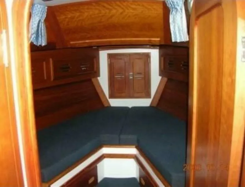 Slide: The Image of Hinckley Yachts Sou'wester Sloop C/B 1987 - 8