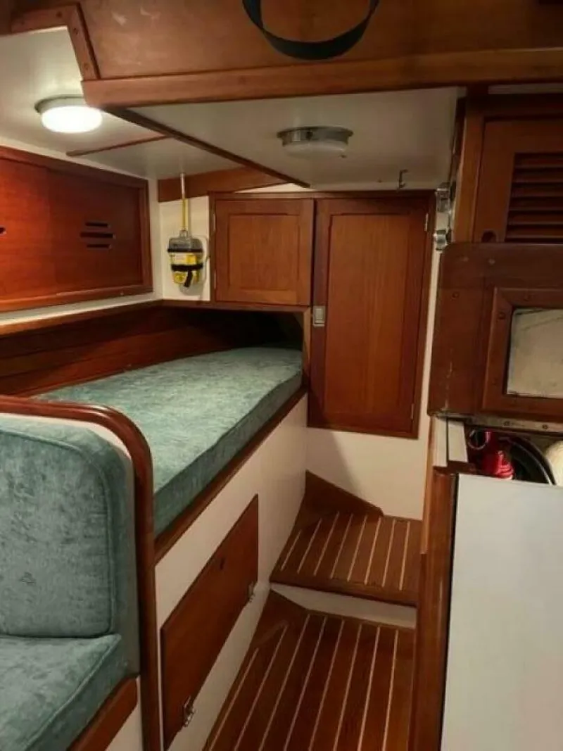 Slide: The Image of Hinckley Yachts Sou'wester Sloop C/B 1987 - 11