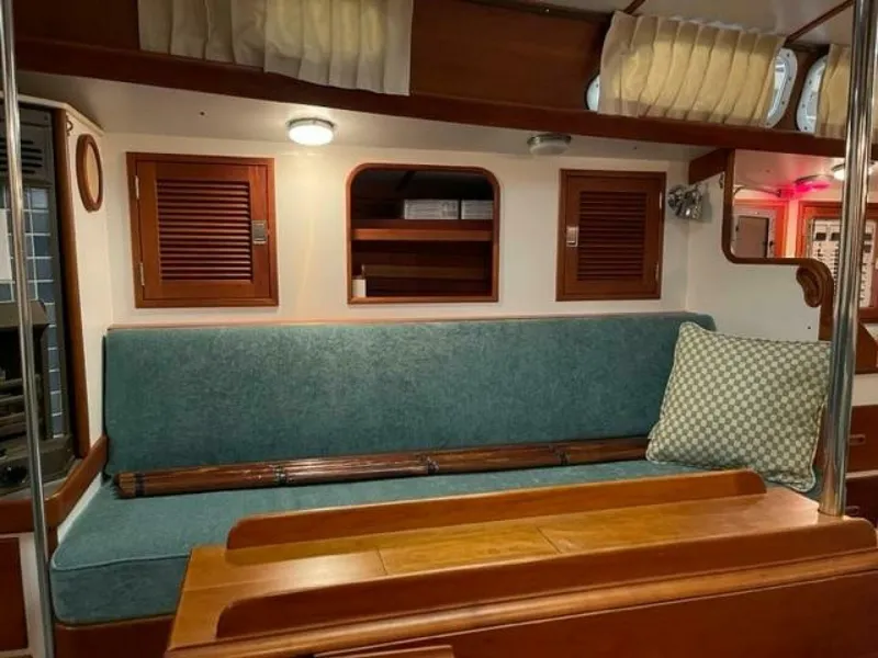 Slide: The Image of Hinckley Yachts Sou'wester Sloop C/B 1987 - 5