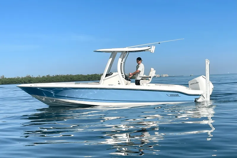 The Image of Boston Whaler 220 Dauntless 2026 - 0