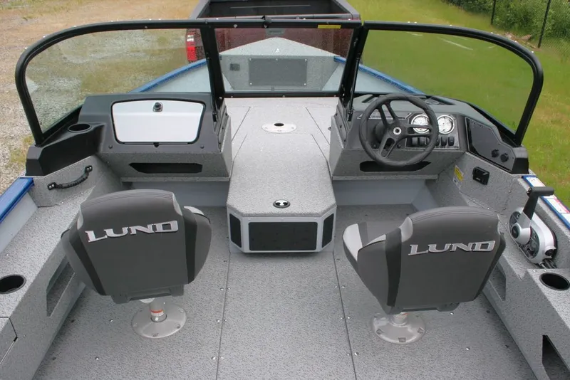 Slide: The Image of Lund 1775 Adventure Sport 2026 - 4