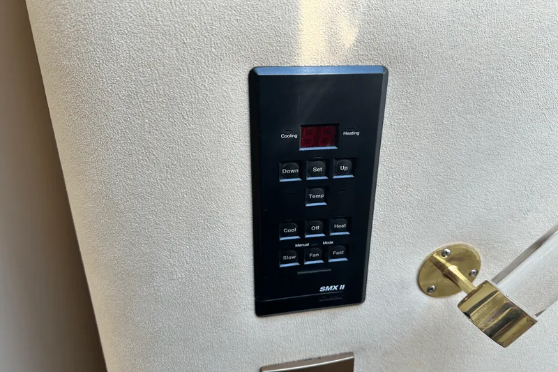 Slide: The Image of Cruisers 3870 2000 - 10